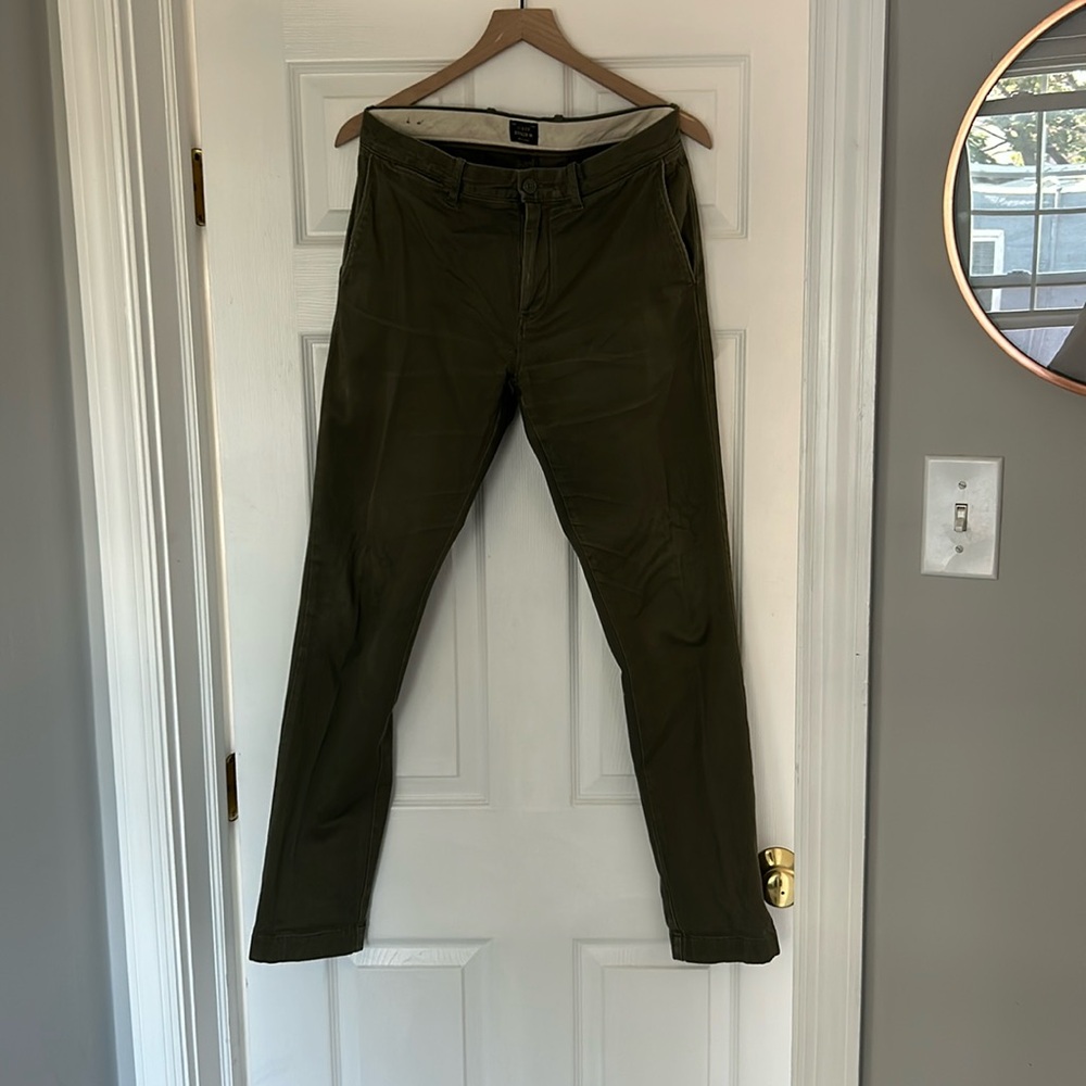 JCrew Broken In Chino, Size 29x32, Olive
